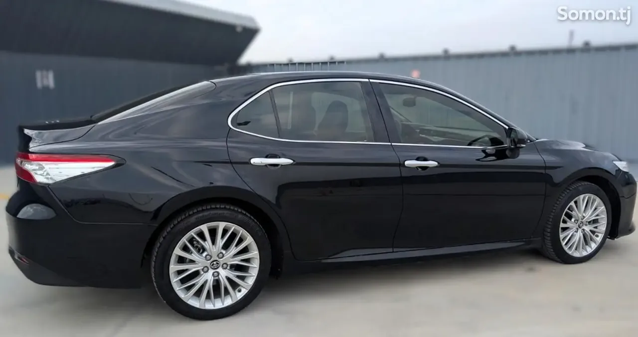 Toyota Camry 2019 · 3.5 AT