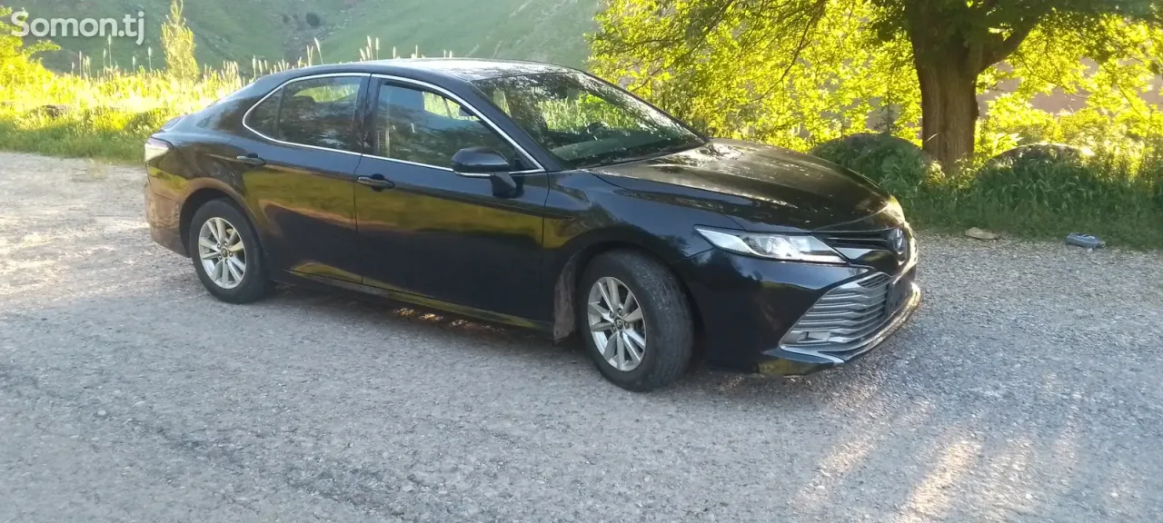 Toyota Camry 2018 · 2.0 AT