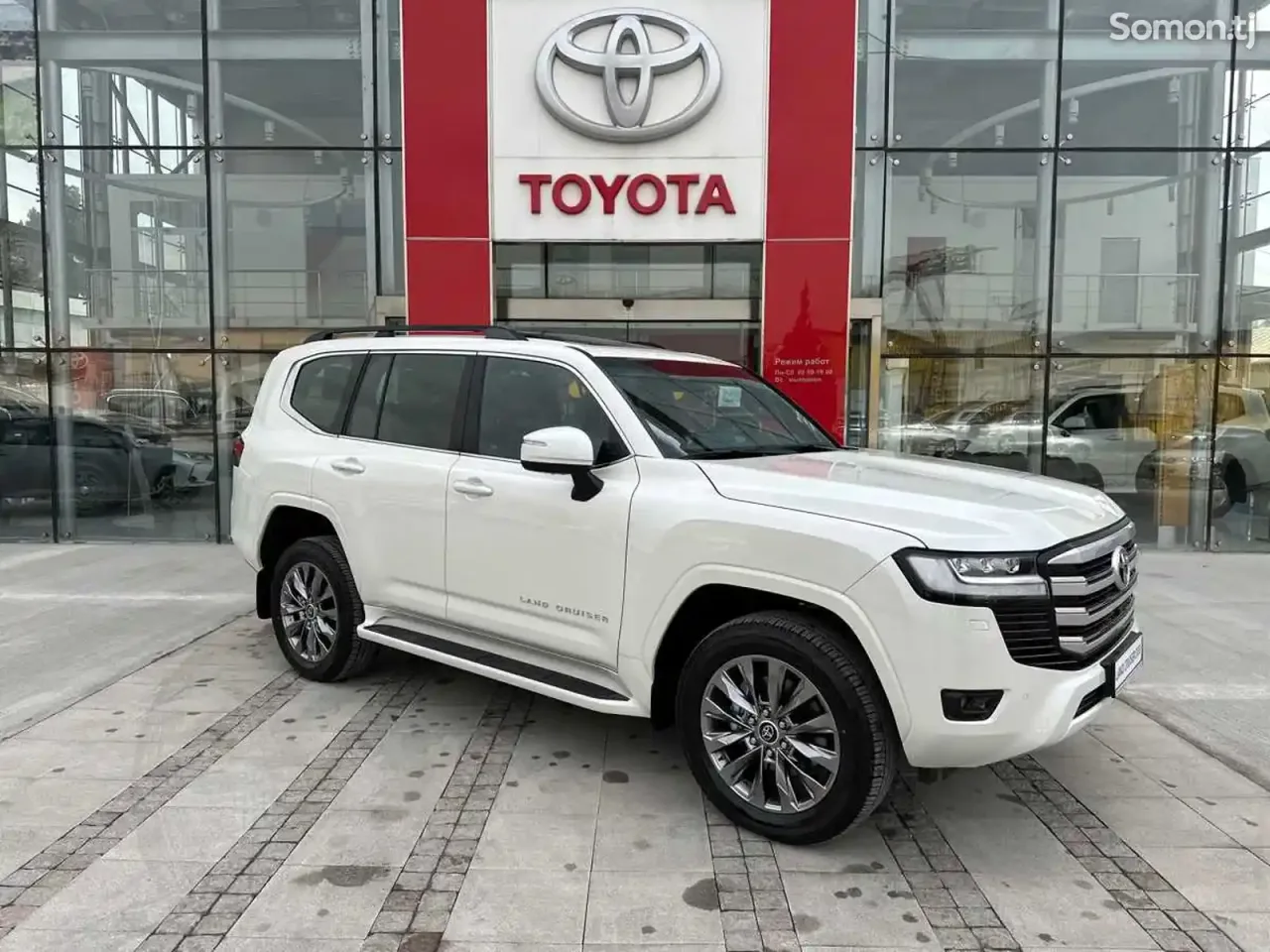 Toyota Land Cruiser 2025 · 3.5 AT