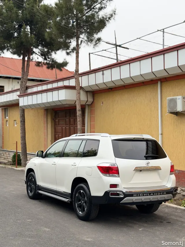 Toyota Highlander 2014 · 3.0 AT