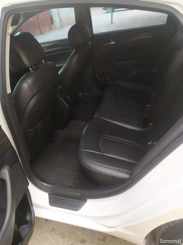 Hyundai Sonata 2015 · 2.0 AT