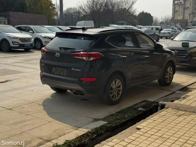 Hyundai Tucson 2015 · 1.6 AT