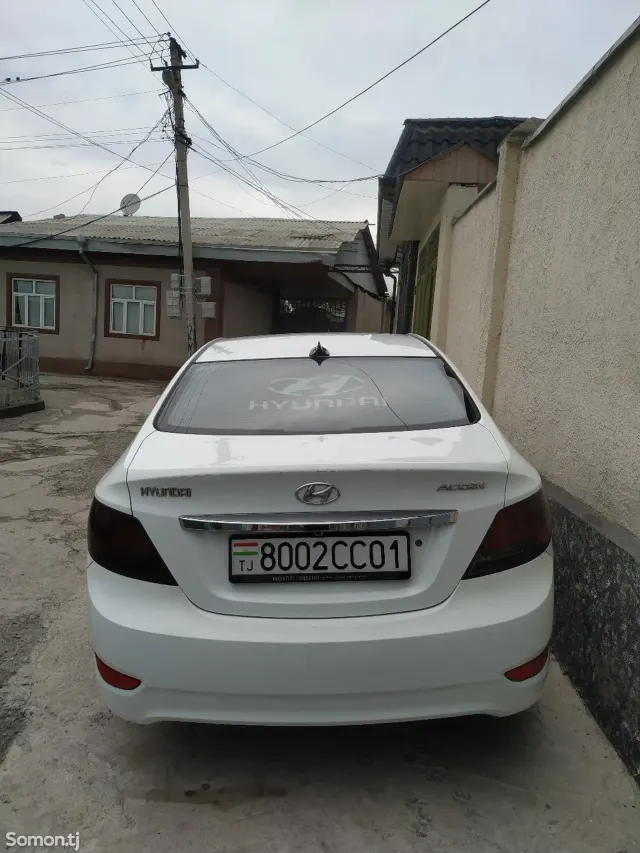 Hyundai Accent 2012 · 1.6 AT