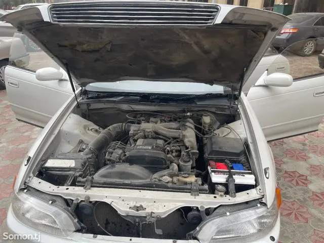 Toyota Mark II 1990 · 2.5 AT