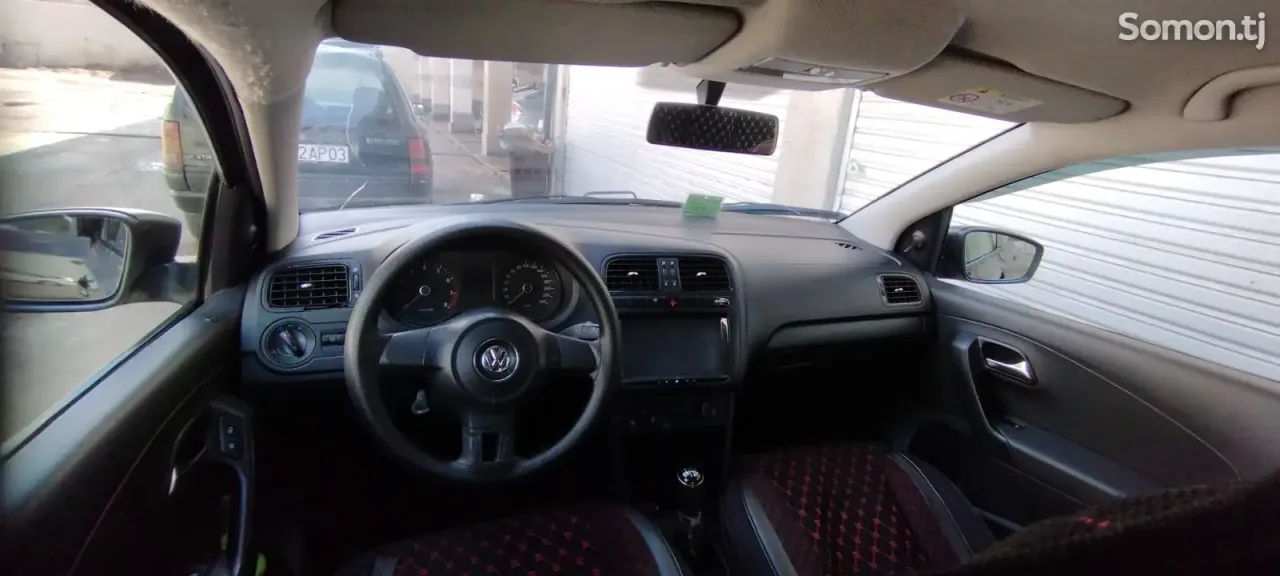 Volkswagen Polo 2014 · 1.6 MT