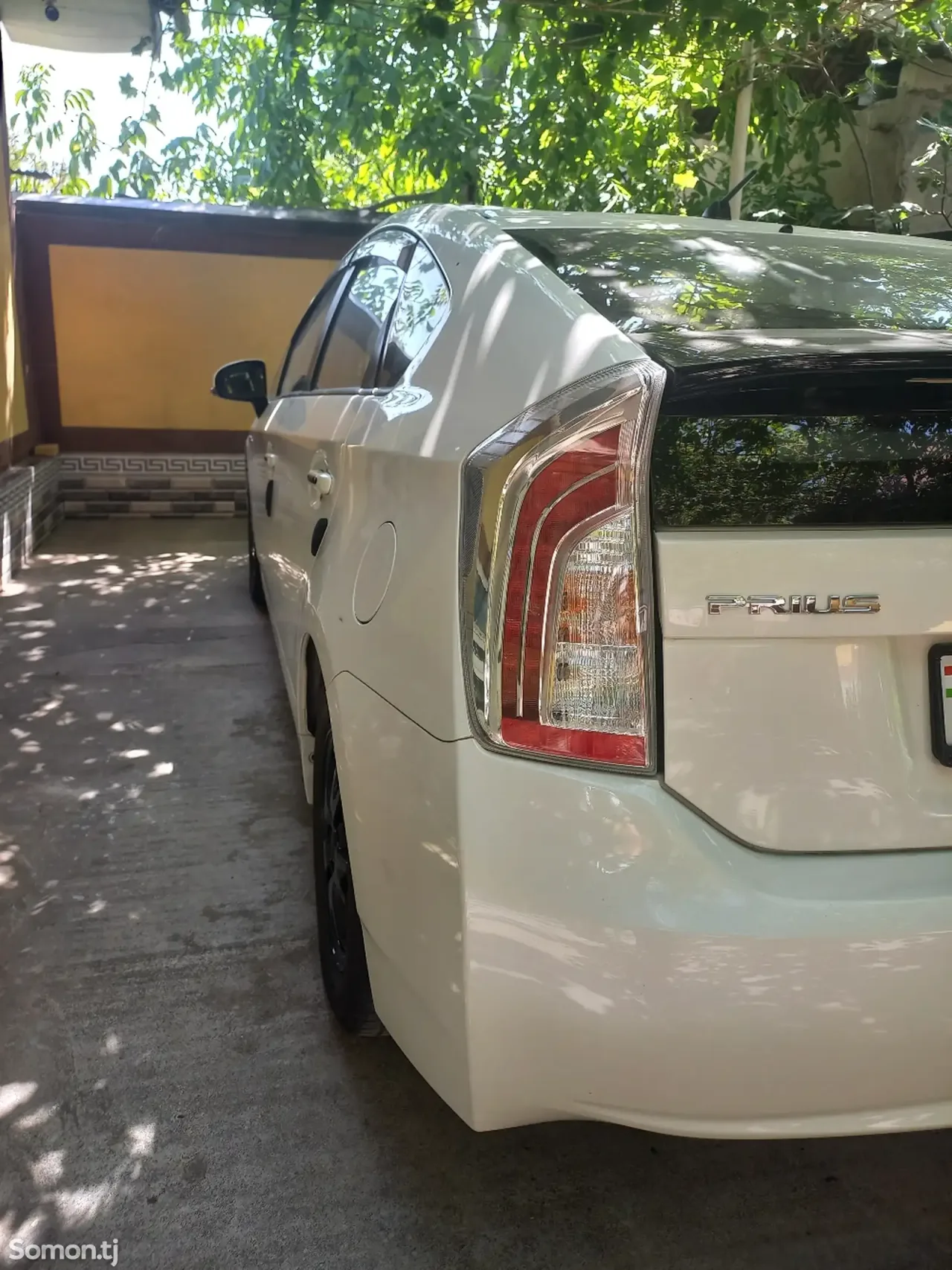 Toyota Prius 2014 · 1.8 AT
