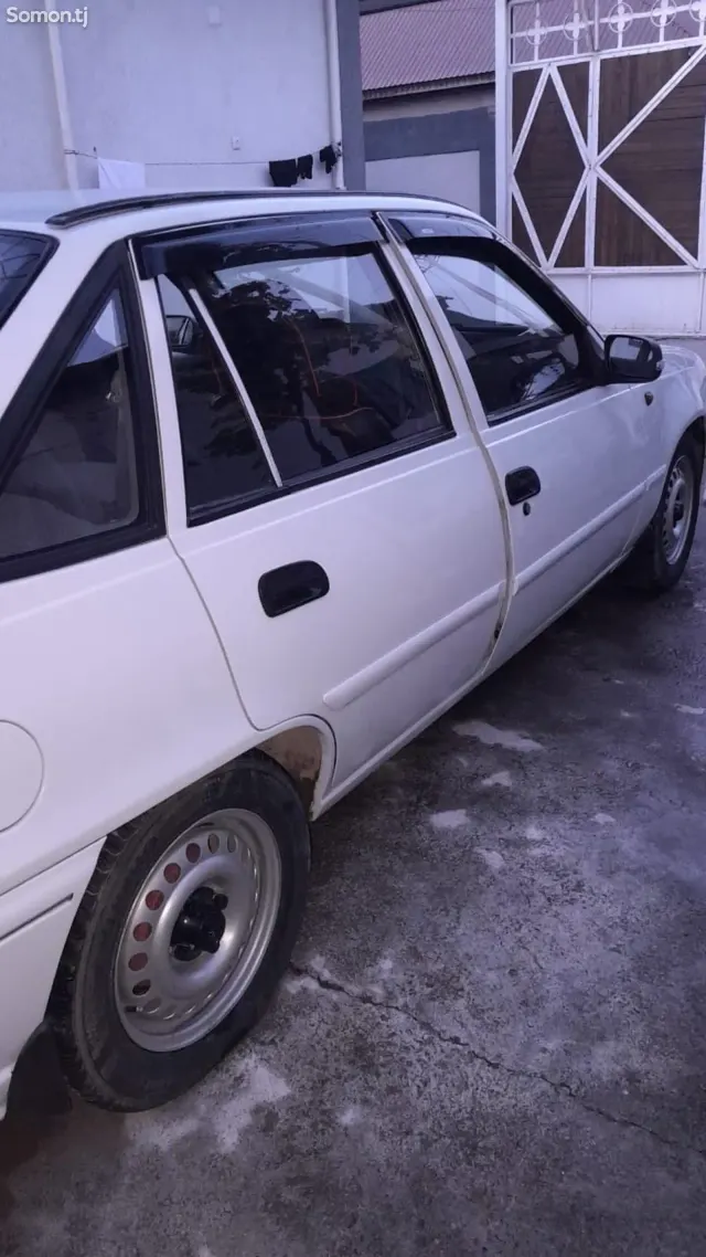 Daewoo Nexia 2002 · 1.6 MT
