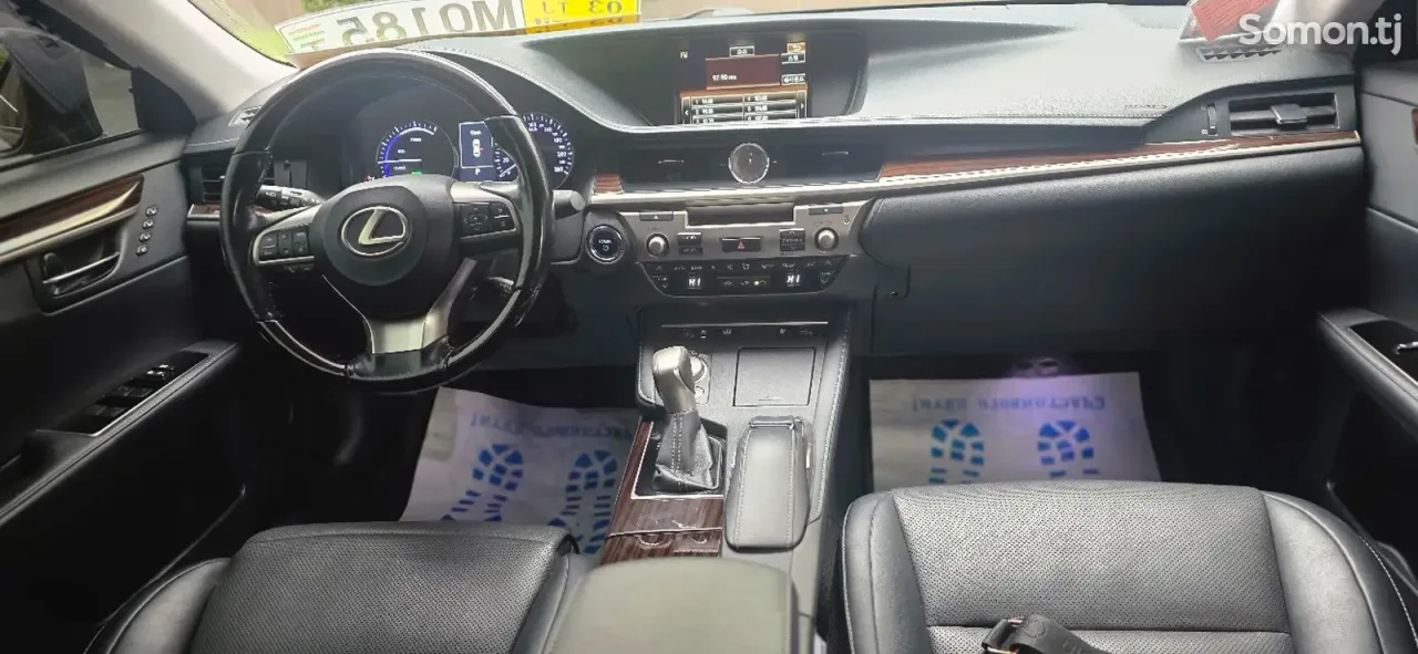 Lexus ES series 2017 · 3.0 AT