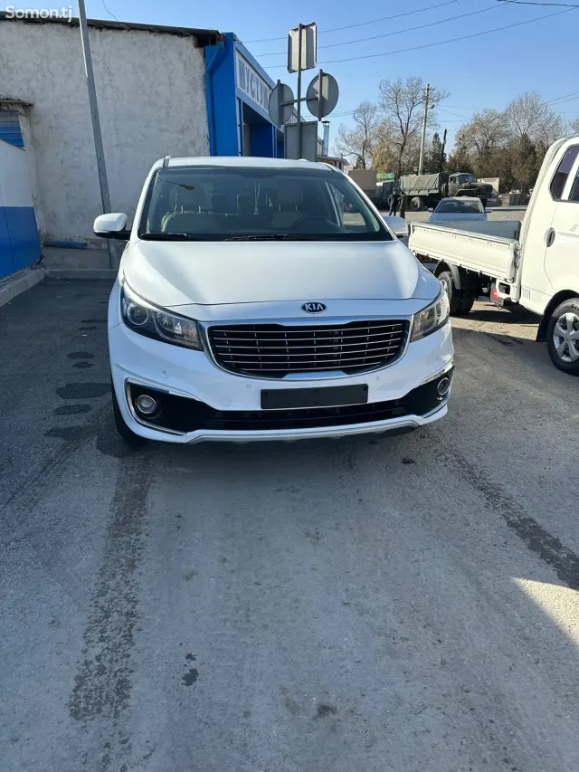 Kia Carnival 2017 · 2.2 AT