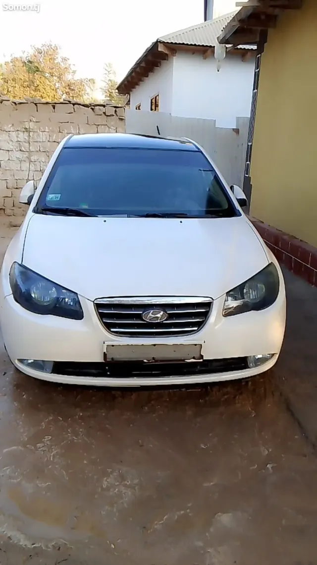 Hyundai Elantra 2009 · 1.6 MT