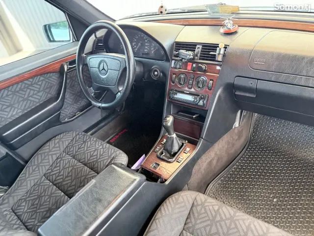Mercedes-Benz C class 1995 · 1.8 MT