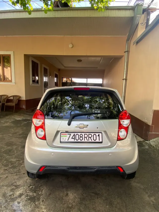 Chevrolet Spark 2015 · 1.1 AT