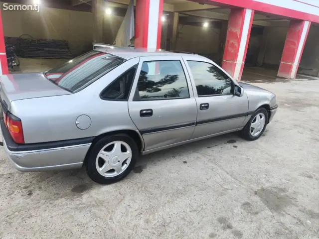 Opel Vectra A 1995 · 1.6 MT