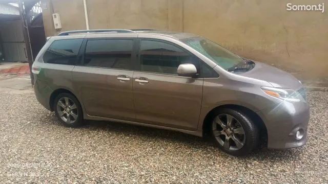 Toyota Sienna 2015 · 3.5 AT