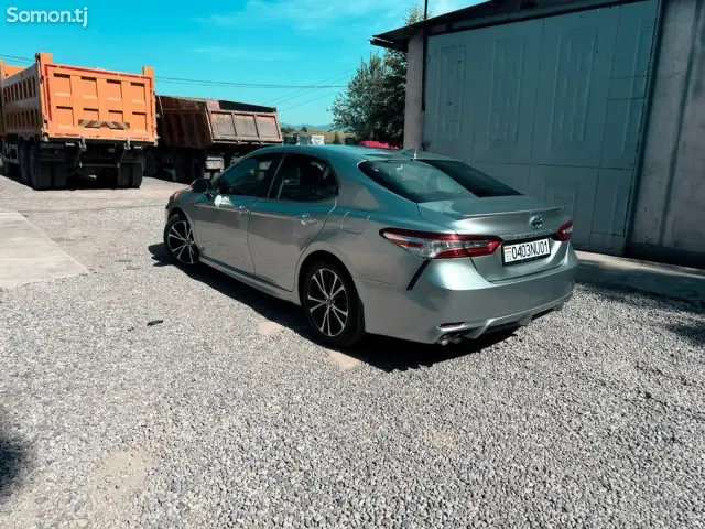 Toyota Camry 2018 · 2.5 AT