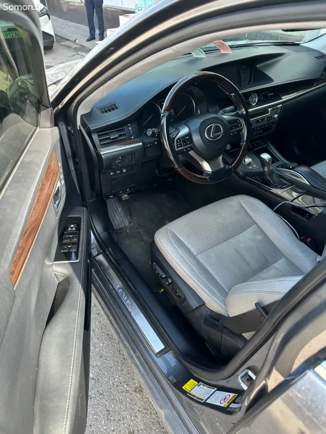 Lexus ES series 2016 · 3.0 AT