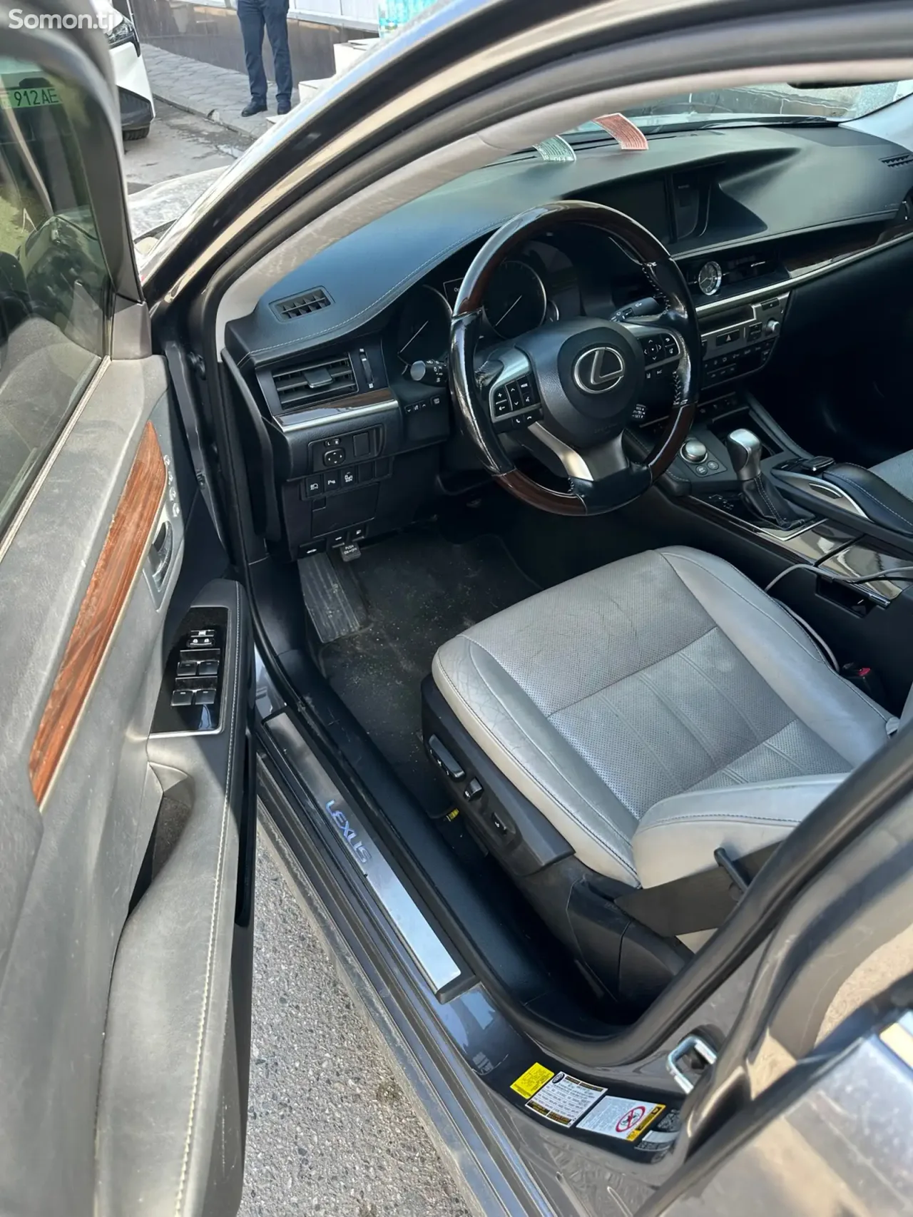 Lexus ES series 2016 · 3.0 AT