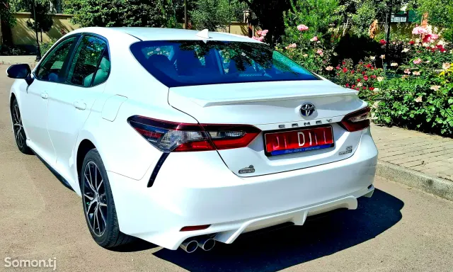 Toyota Camry 2020 · 2.5 AT