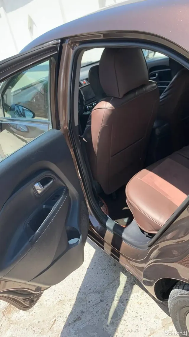 Kia Rio 2012 · 1.4 AT