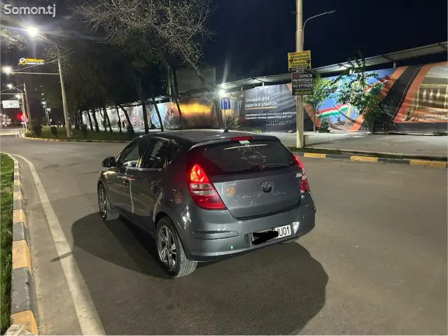 Hyundai i30 2010 · 1.6 MT