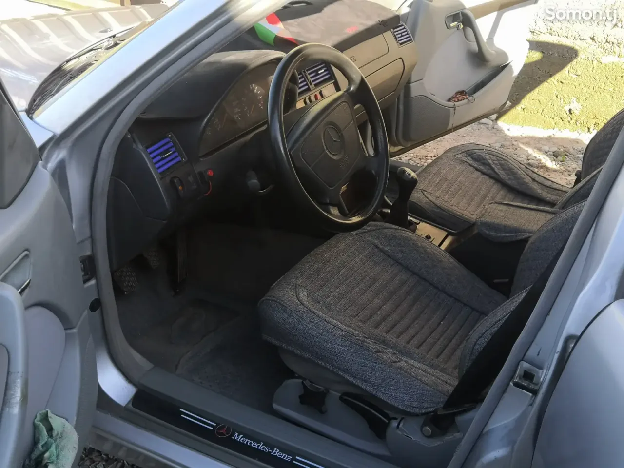 Mercedes-Benz W201 1997 · 2.0 MT