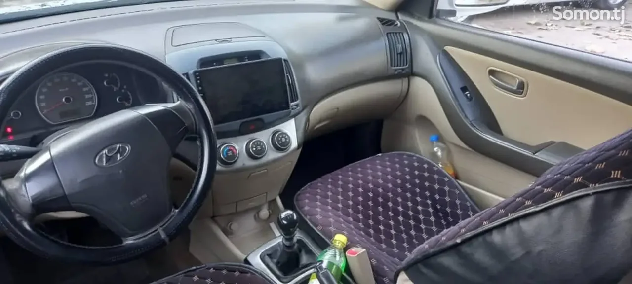 Hyundai Elantra 2009 · 1.8 MT