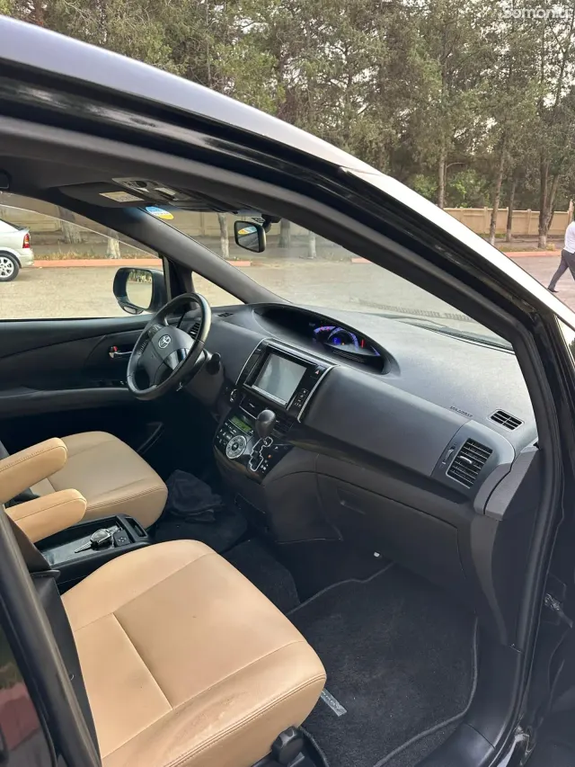Toyota Estima 2014 · 2.4 AT