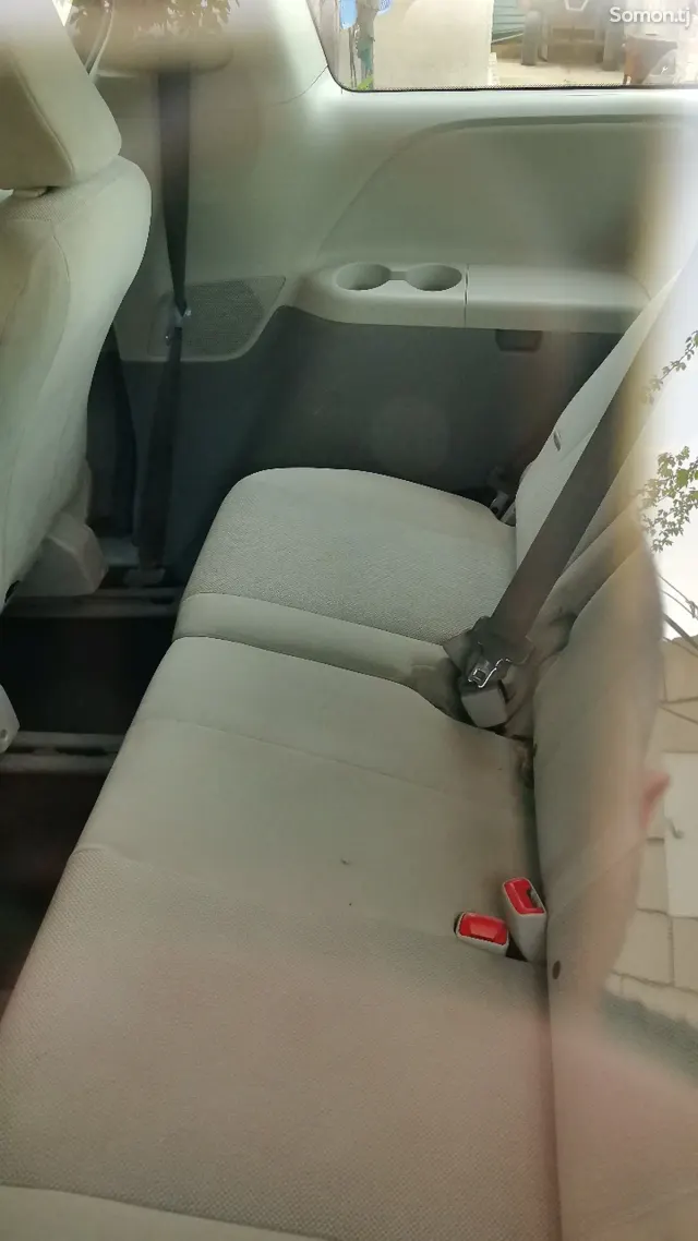 Toyota Sienna 2011 · 3.5 AT
