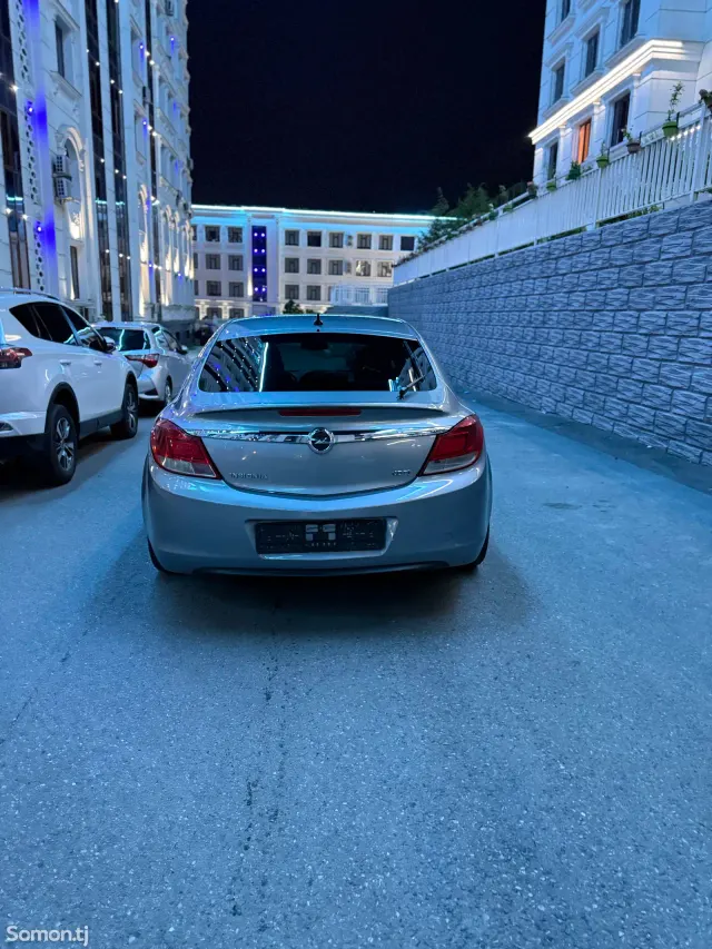 Opel Insignia 2012 · 2.0 MT