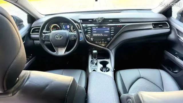 Toyota Camry 2018 · 2.5 AT