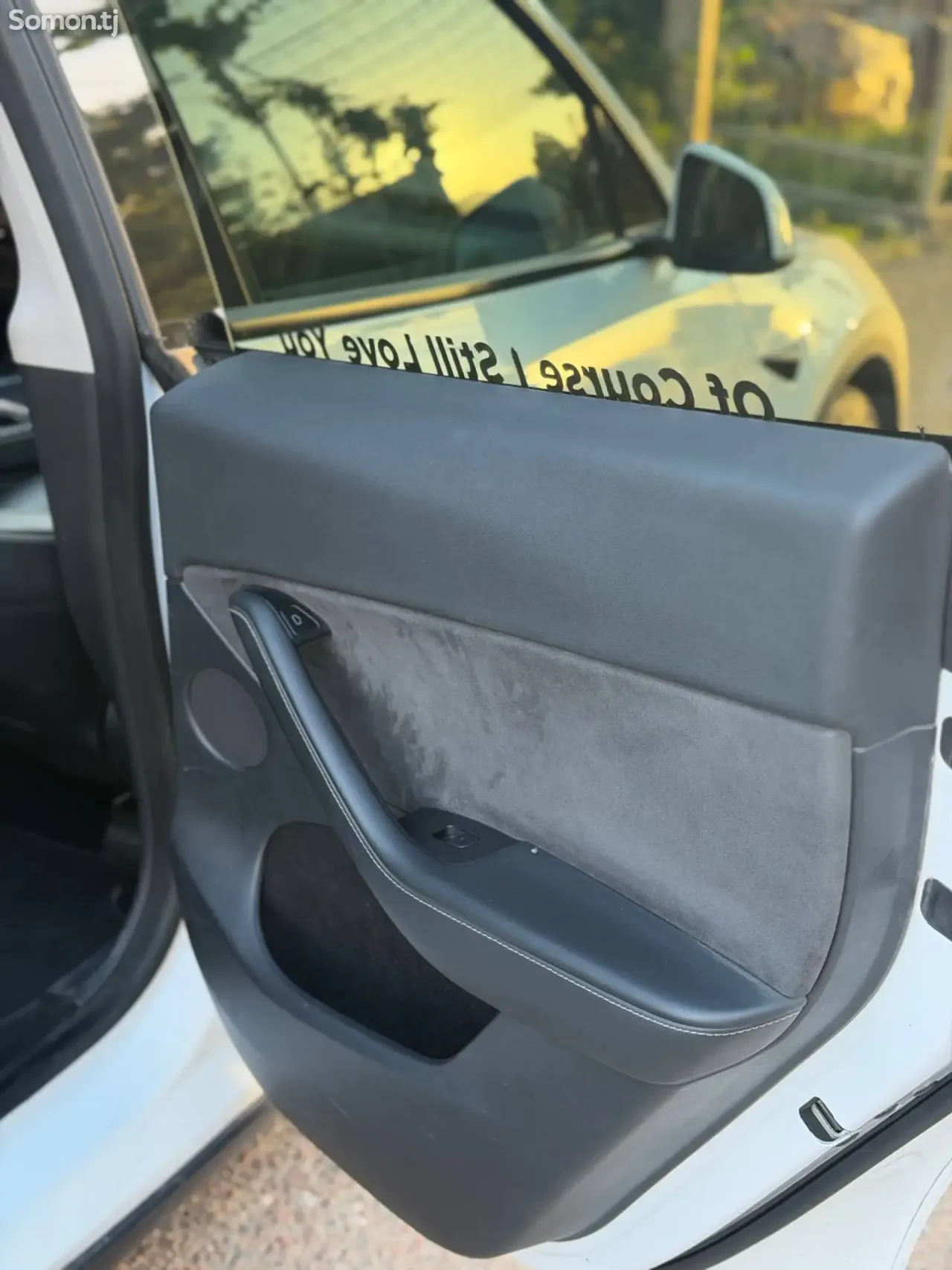 Tesla Model Y 2021 · AT