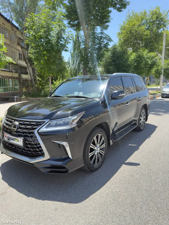 Lexus LX series 2020 · 5.7 AT