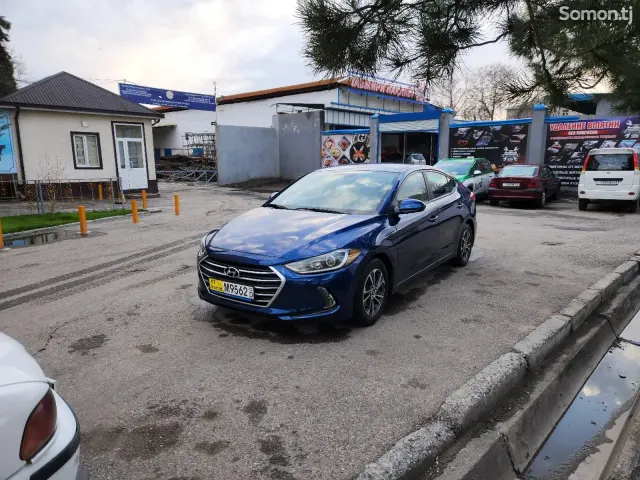 Hyundai Elantra 2017 · 2.0 AT