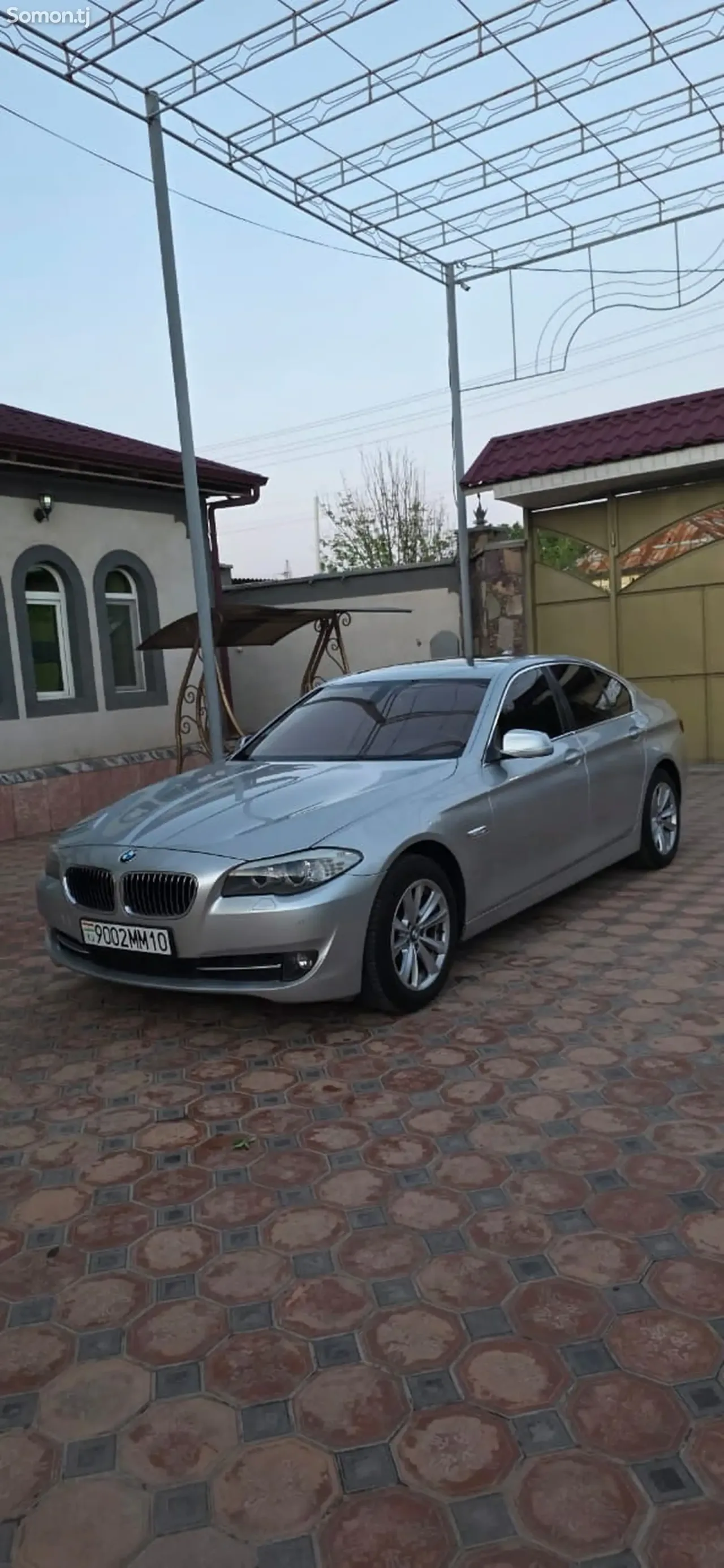 BMW M5 2012 · 2.2 AT