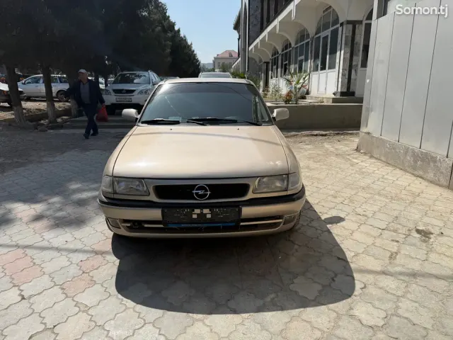 Opel Astra F 1998 · 1.6 AT