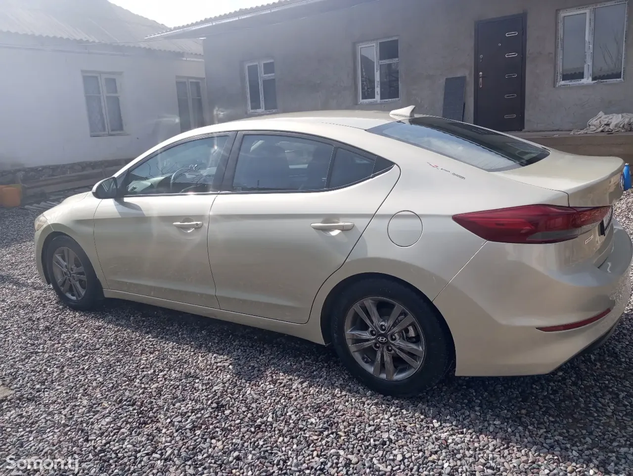 Hyundai Elantra 2018 · 2.0 AT