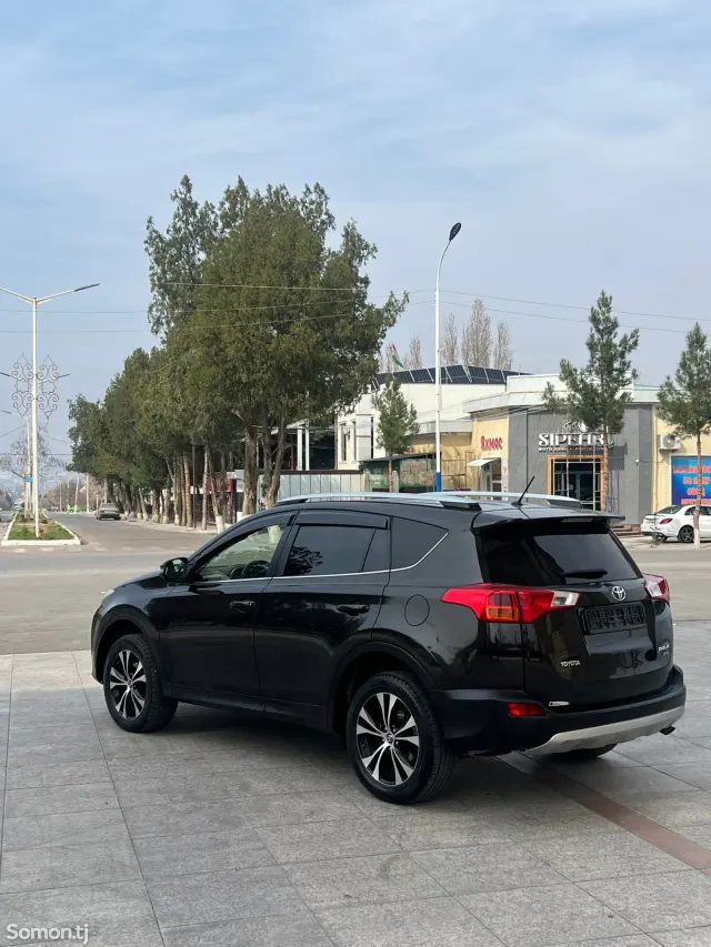 Toyota RAV 4 2015 · 2.0 AT