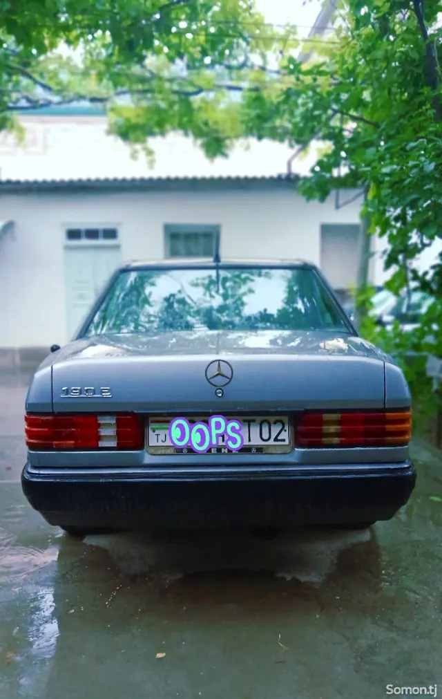 Mercedes-Benz W201 1990 · 1.8 MT