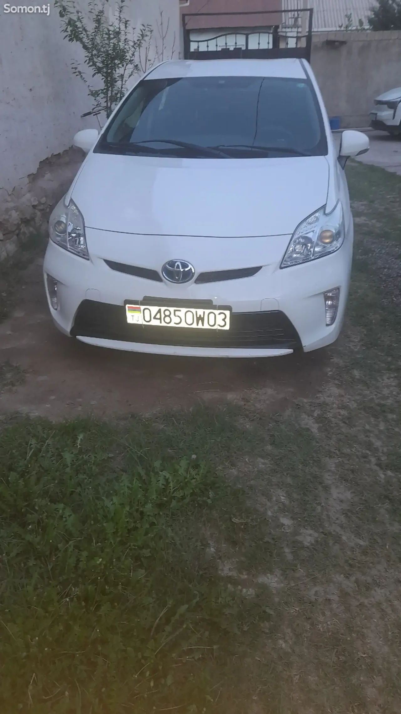 Toyota Prius 2014 · 1.8 AT