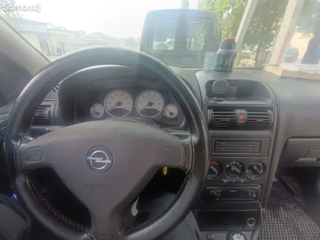 Opel Astra G 1999 · 1.6 MT