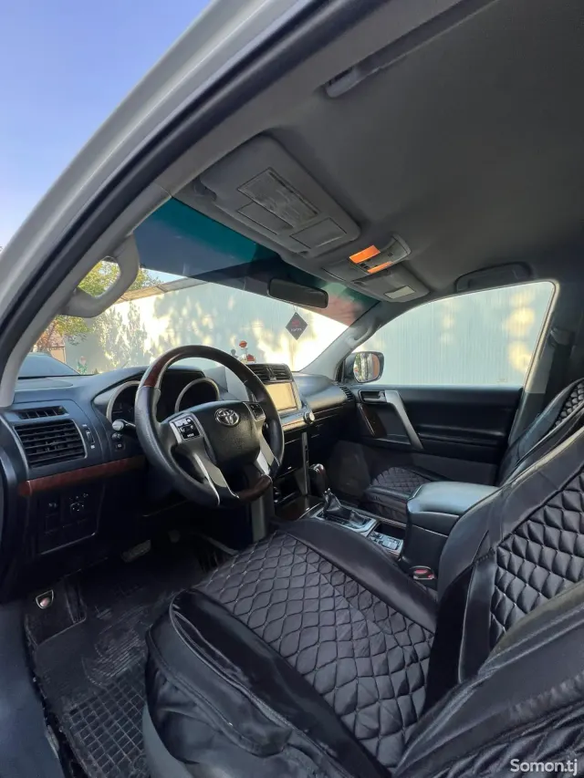 Toyota Land Cruiser Prado 2010 · 4.6 AT