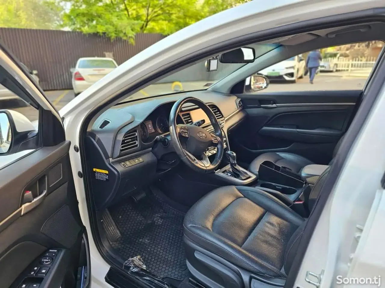 Hyundai Avante 2019 · 1.6 AT
