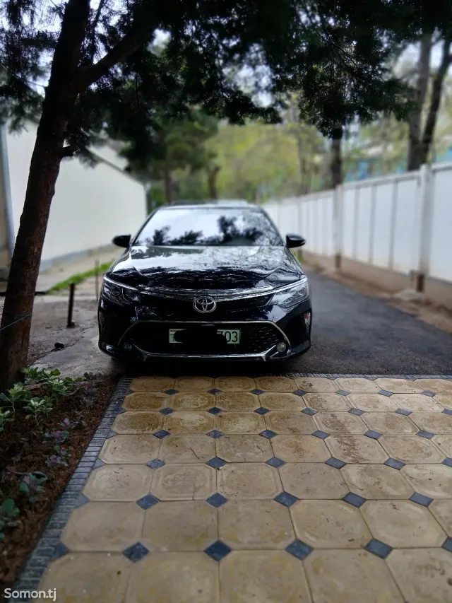 Toyota Camry 2015 · 2.5 AT
