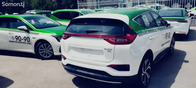 Hongqi E-HS3 2019 · AT