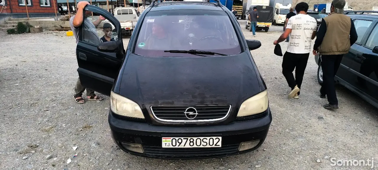 Opel Zafira 2002 · 1.6 MT