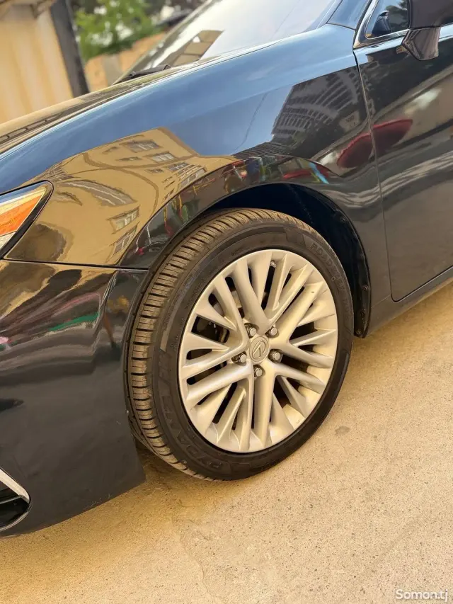 Lexus ES series 2016 · 3.5 AT