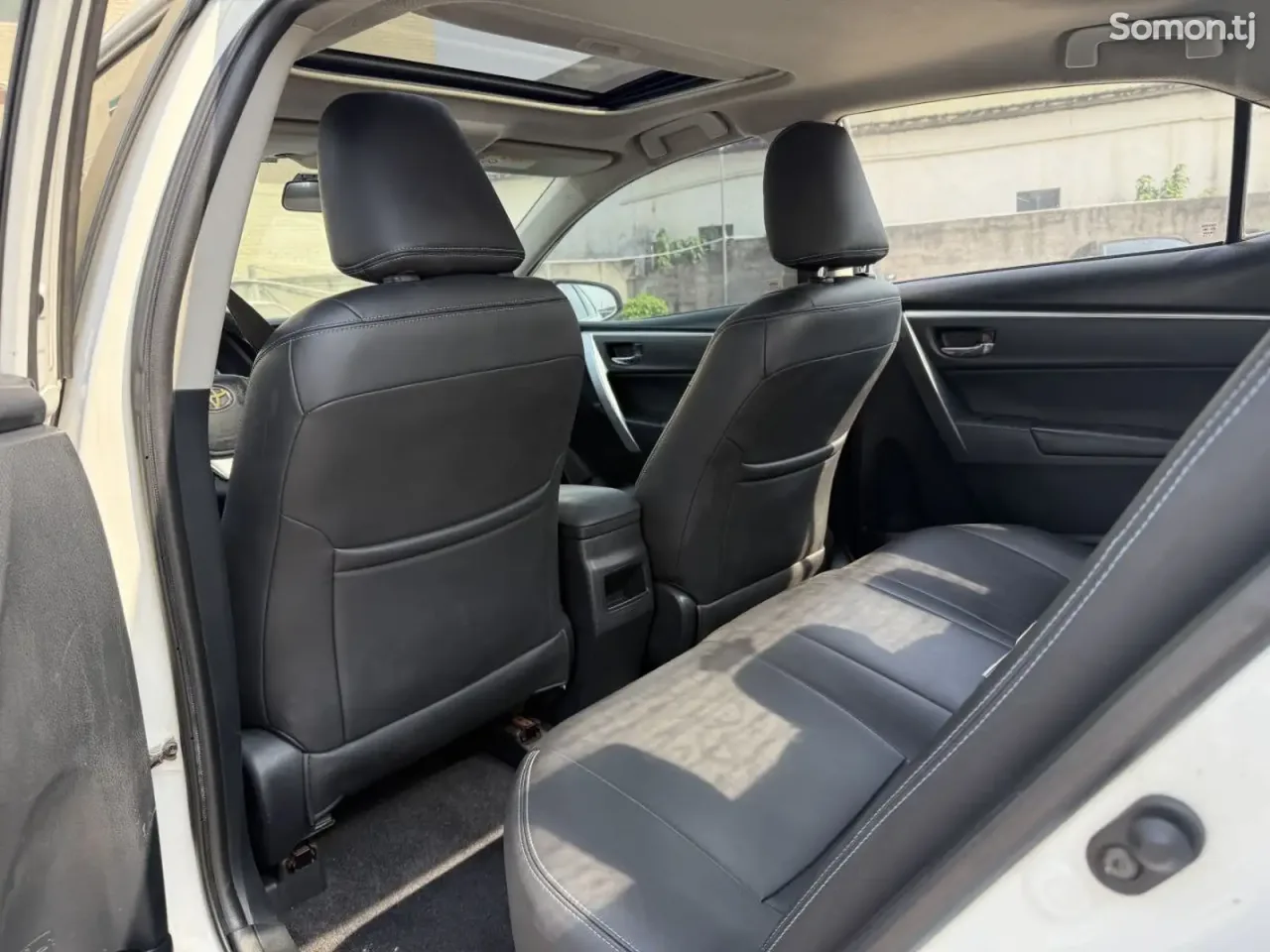 Toyota Corolla 2018 · 1.8 AT