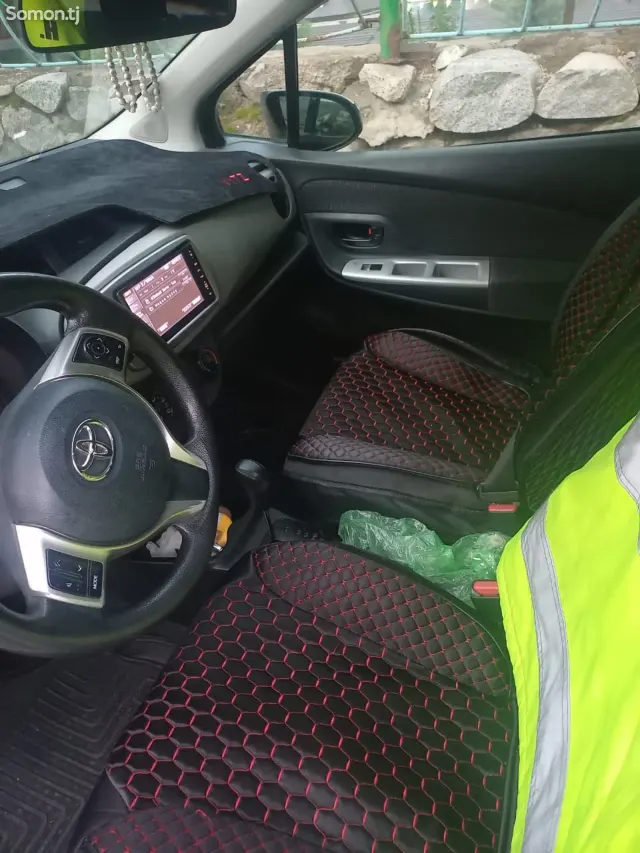 Toyota Vitz 2014 · 1.3 AT