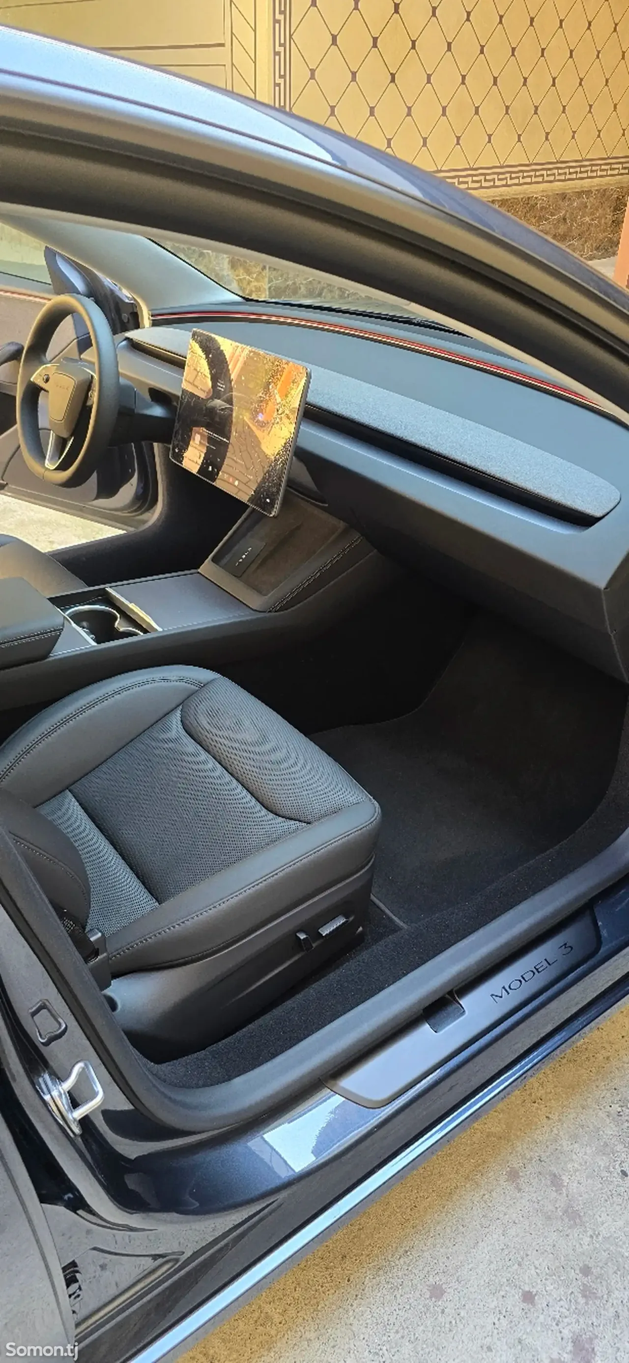 Tesla Model 3 2025 · AT
