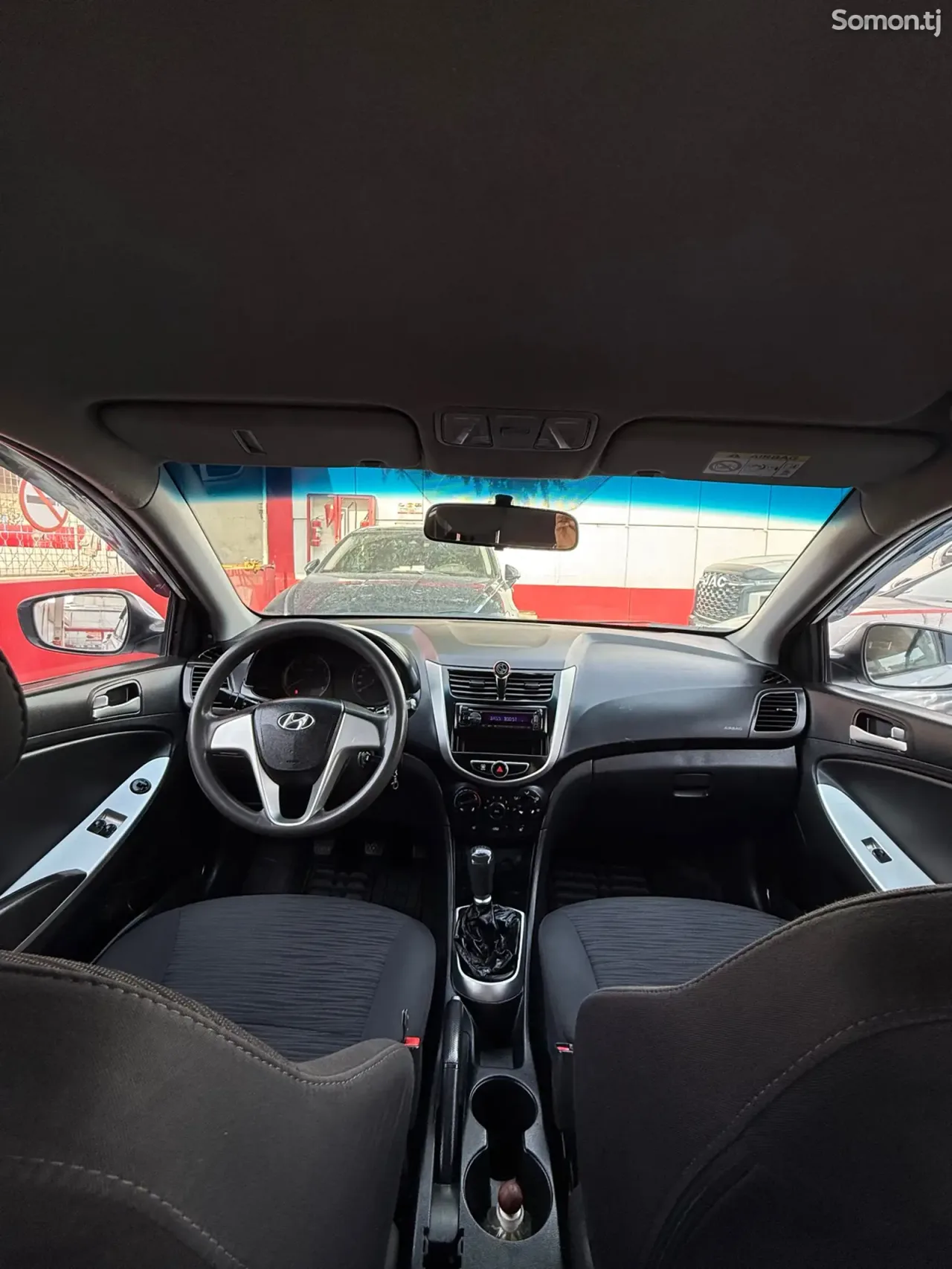 Hyundai Solaris 2015 · 1.6 MT